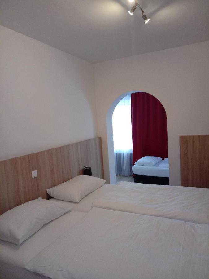Hotel Restaurant Schwartz Neusiedl am Steinfelde 외부 사진
