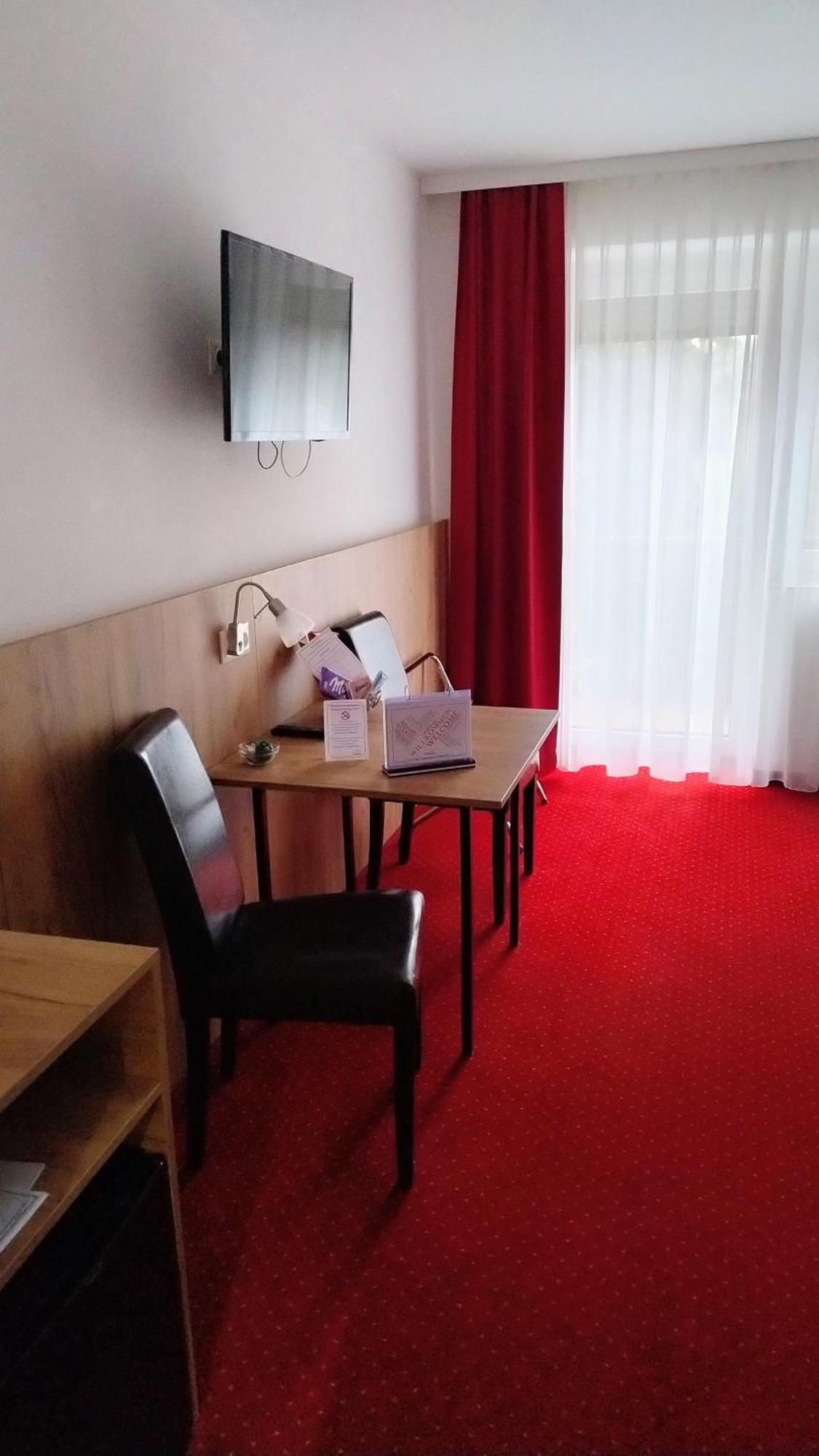 Hotel Restaurant Schwartz Neusiedl am Steinfelde 외부 사진