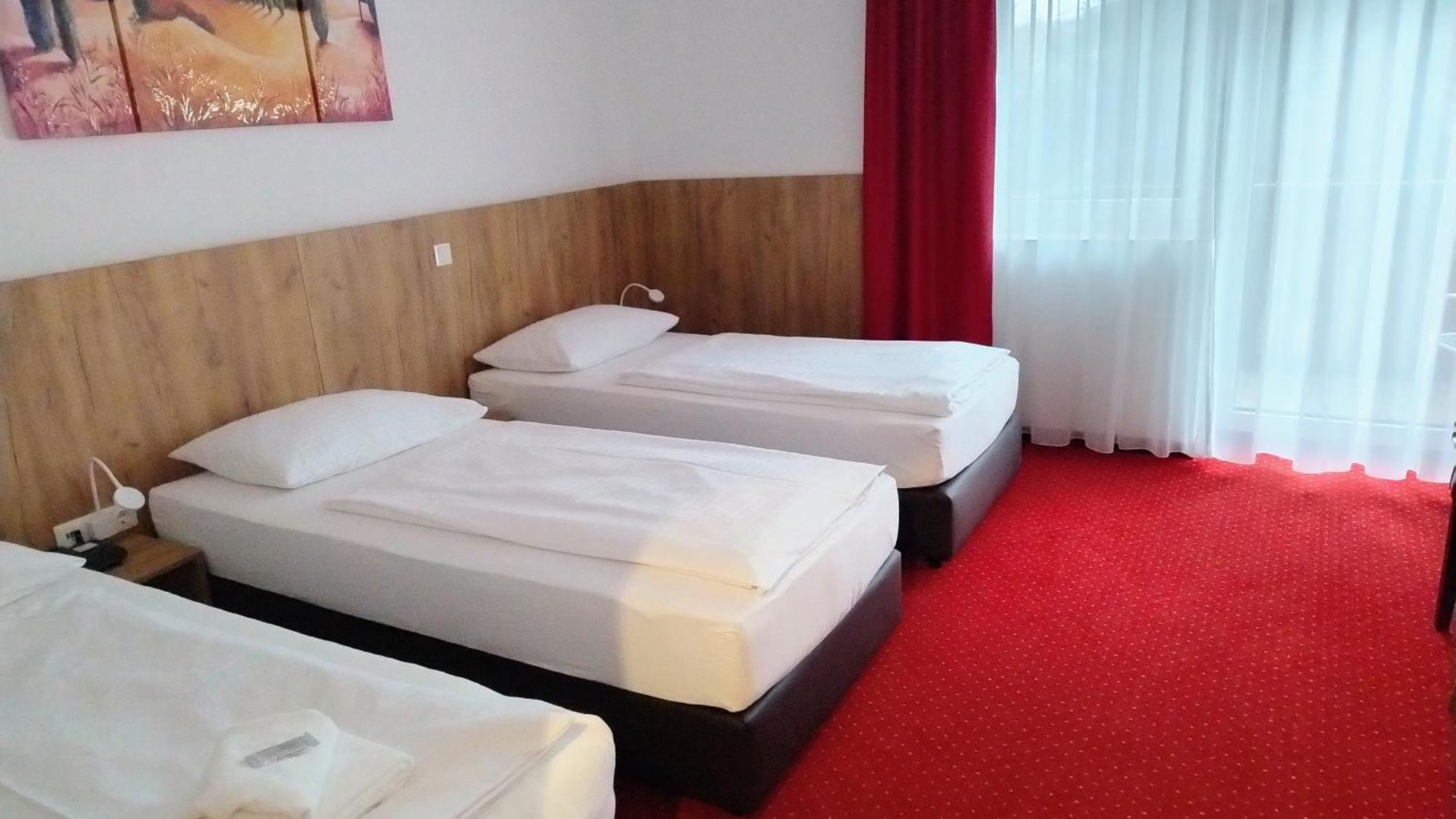 Hotel Restaurant Schwartz Neusiedl am Steinfelde 외부 사진
