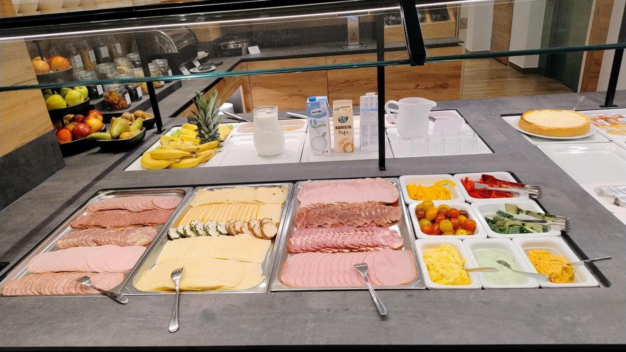 Hotel Restaurant Schwartz Neusiedl am Steinfelde 외부 사진