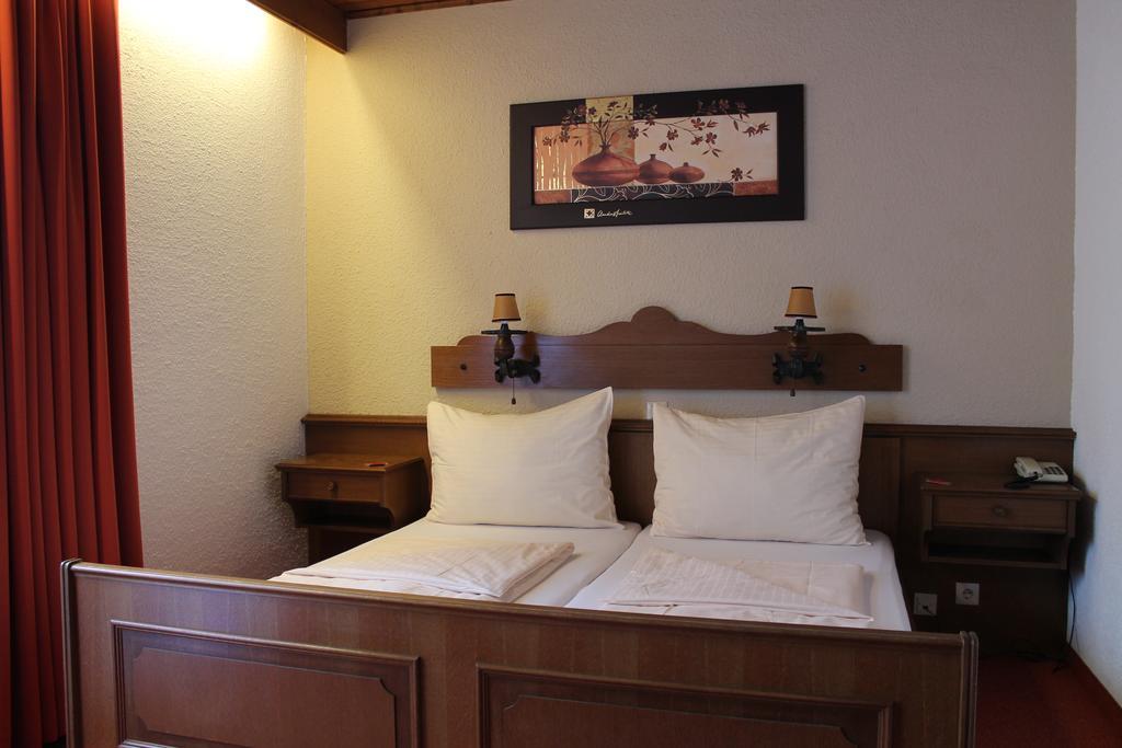 Hotel Restaurant Schwartz Neusiedl am Steinfelde 외부 사진
