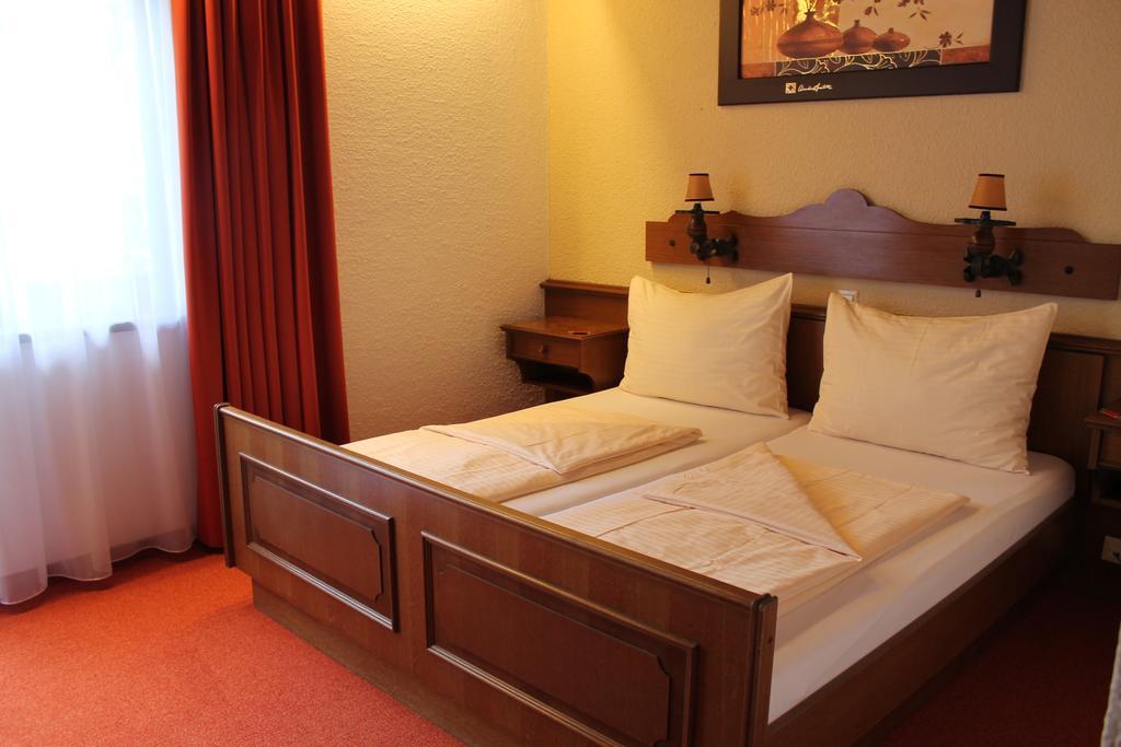Hotel Restaurant Schwartz Neusiedl am Steinfelde 외부 사진
