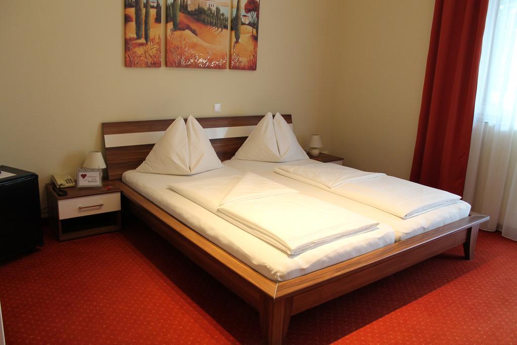 Hotel Restaurant Schwartz Neusiedl am Steinfelde 외부 사진