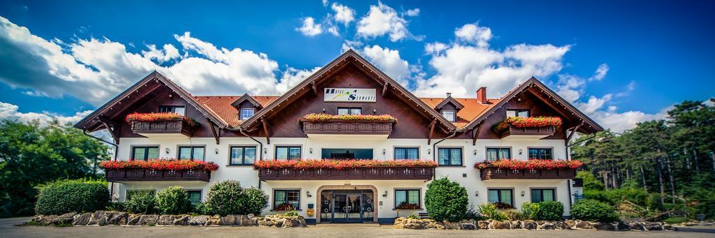 Hotel Restaurant Schwartz Neusiedl am Steinfelde 외부 사진