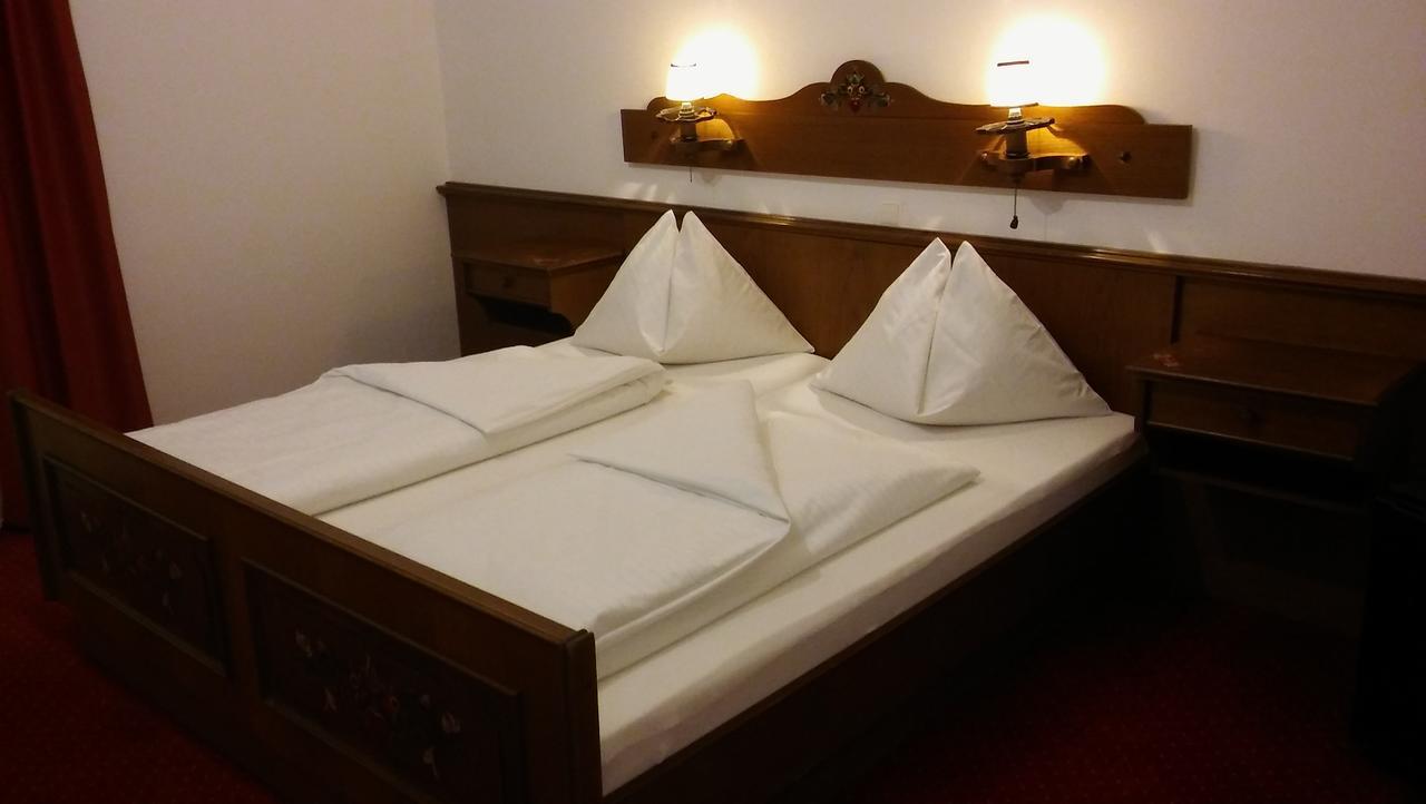 Hotel Restaurant Schwartz Neusiedl am Steinfelde 외부 사진