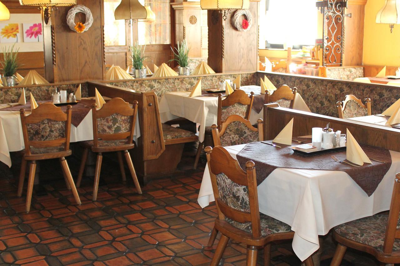 Hotel Restaurant Schwartz Neusiedl am Steinfelde 외부 사진