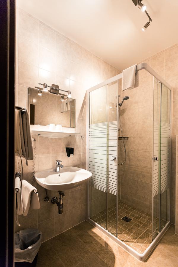 Hotel Restaurant Schwartz Neusiedl am Steinfelde 외부 사진