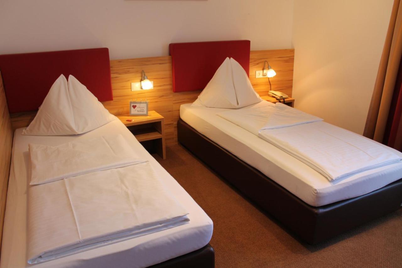 Hotel Restaurant Schwartz Neusiedl am Steinfelde 외부 사진